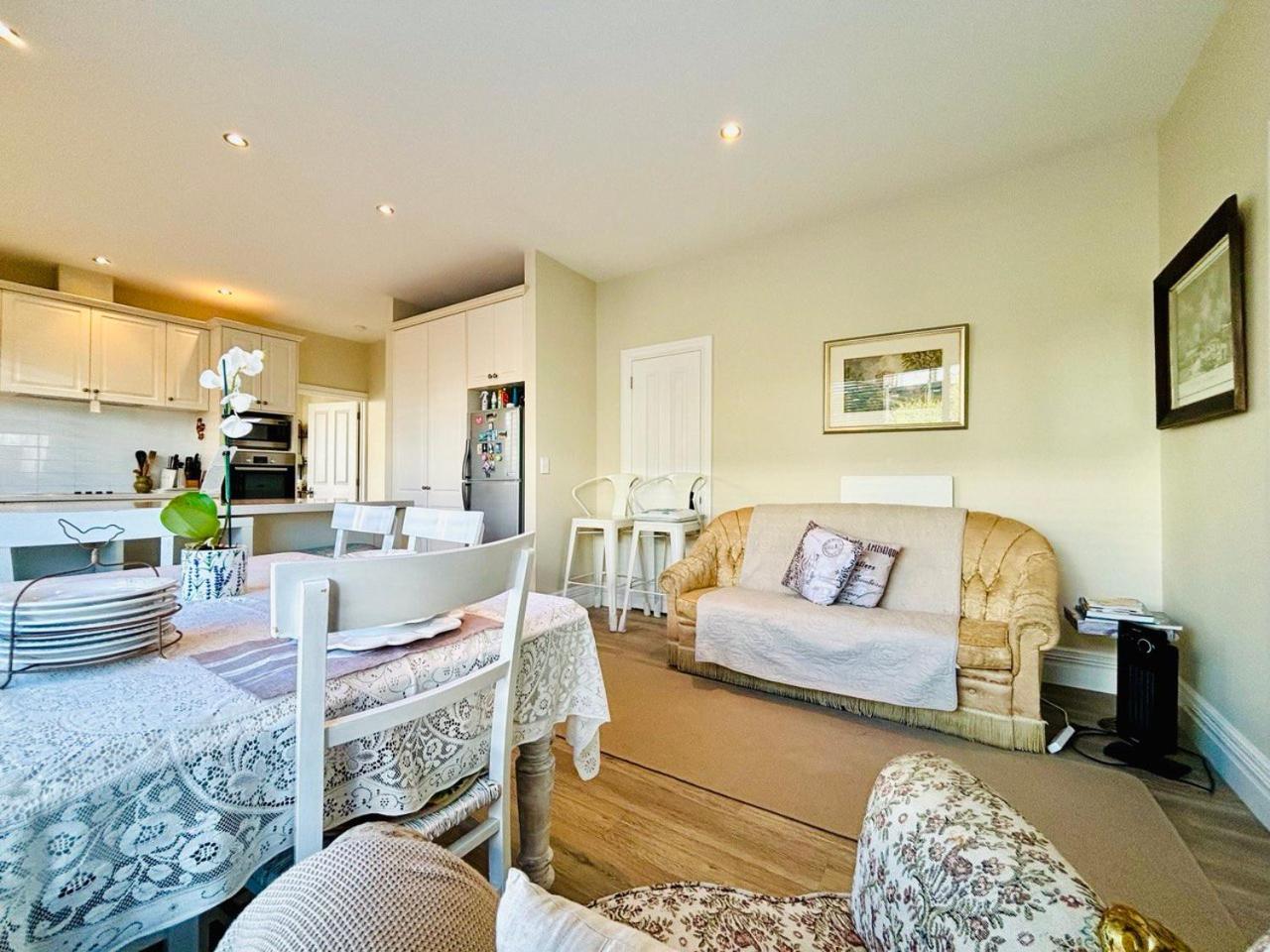 Papanui Paris Inspired Apartment Christchurch Exterior photo