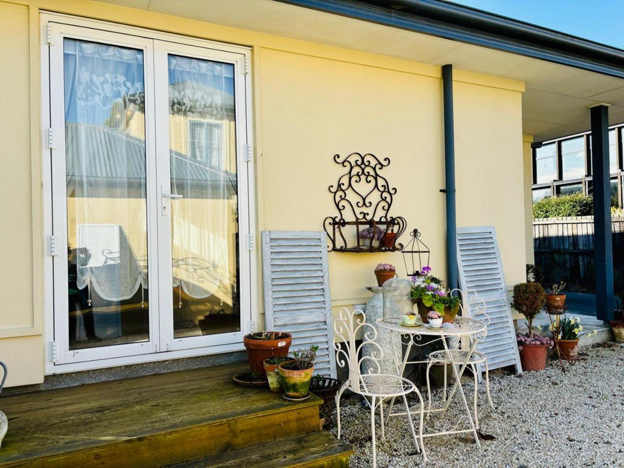 Papanui Paris Inspired Apartment Christchurch Exterior photo